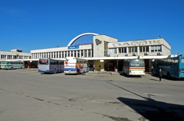 Задържаха криминално проявен заради боен пистолет и кражба на пари