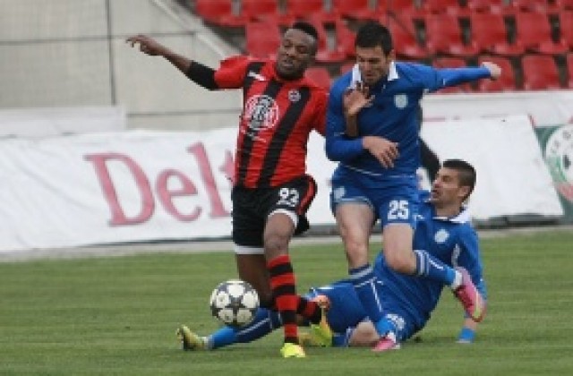 Черноморец изпусна Локо София и А група