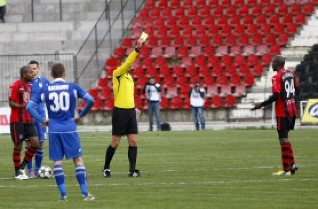 Тасков към играчите на Черноморец в тунела: Ще пишете декларации, а?!