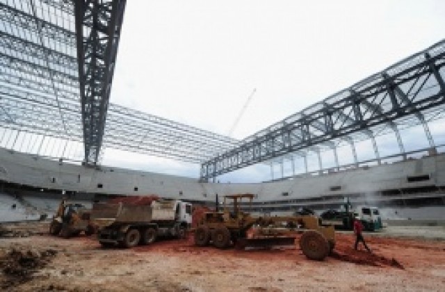 Обещания за заплати потушиха стачката край Арена да Байшада