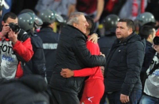 Босовете на ЦСКА поздравиха футболистите в съблекалнята