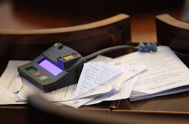 Депутати от Атака спасиха кворума