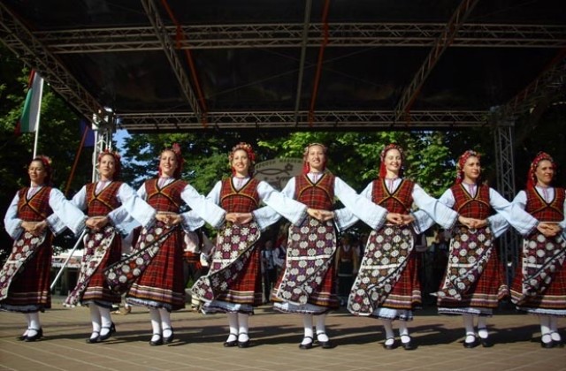 Великденски концерт събира фолклорни школи от Варна