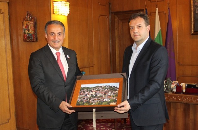 Даниел Панов посрещна делегация от Бурса