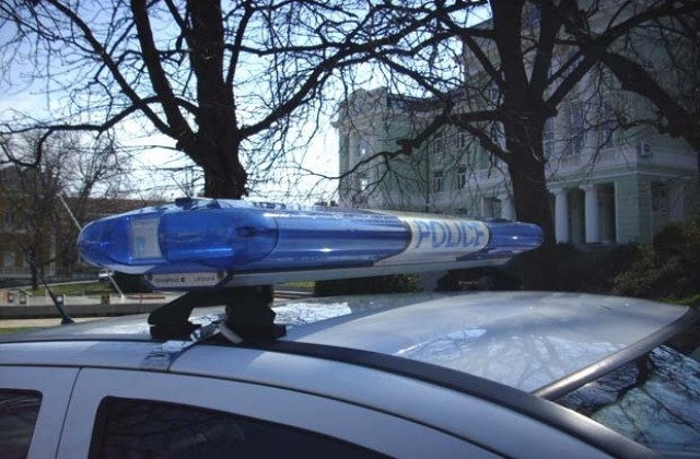 Пиян вилня в магазин, заплаши със саморазправа полицаи