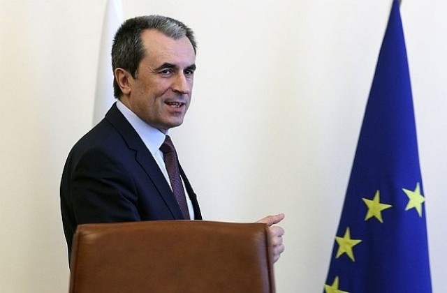 Орешарски обяви, че в енергетиката вече няма баничари или еколози