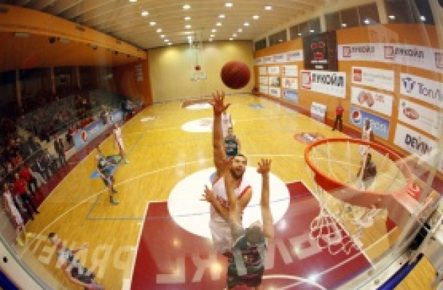 Лукойл се разправи зловещо с Берое за победа №20