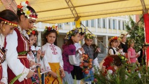 Конкурси за венец и носия на Цветница в Димитровград