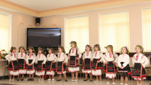 Лазарки наричаха за здраве щастие и беркет в Стопанска академия