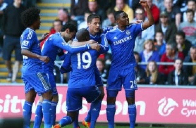Челси се измъчи доста със Суонзи, но остана в битката
