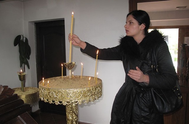 Калина Балабанова подари детски кът на храм Свети Климент Охридски в Добрич