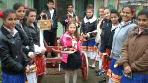 Лазарки пяха и благославяха в село Асеновци