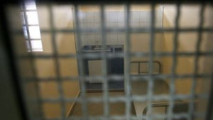 Полицията задържа трима младежи откраднали лек автомобил