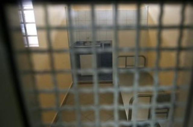 Полицията задържа трима младежи, откраднали лек автомобил