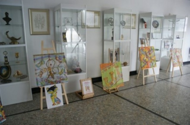 Възпитаници на Ива Пенчева с изложба “Да се подготвим за Карнавала”