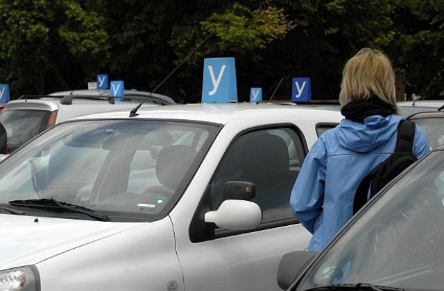 Електронен регистър и таблети борят корупцията при шофьорските изпити