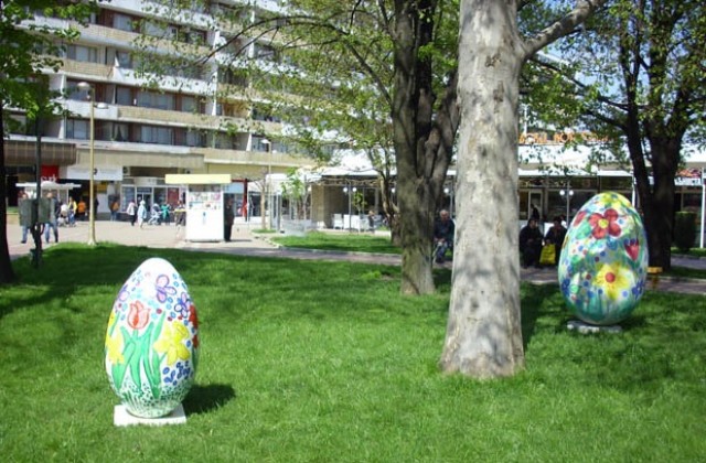 Отново наредиха на площада изрисувани яйца