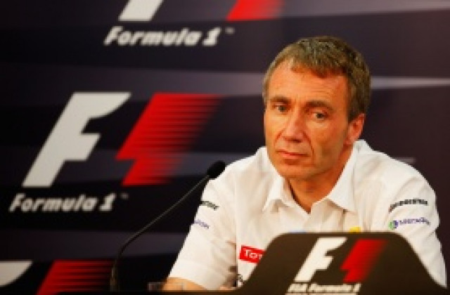 Мерцедес също се разделя с директор