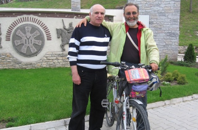 Пътешественикът Любчо Куртелов от Охрид посети Мездра