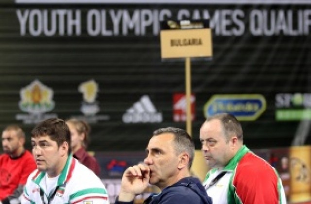 Двама българи се боксират утре на световното в Арена Армеец