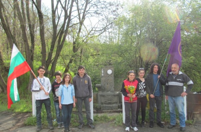 Великотърновски ученици изминаха 120 километра в памет на Кан Крум