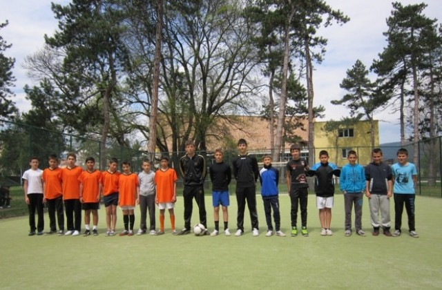 120 ученици се включиха  във Великденския турнир по  футбол