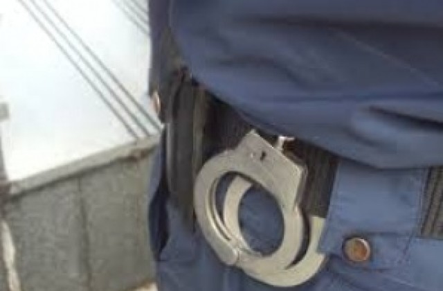 Арестуваха мъж за влизане с взлом и кражба на вещи от къща в Шенини