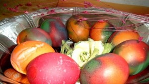 Велики четвъртък боядисайте великденски яйца