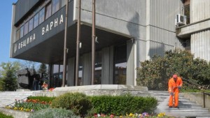 Миенето на улици продължава