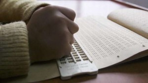 Ученик от Русе прави първия в света таблет за слепи