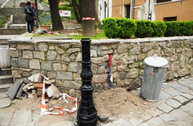 Община Пловдив разкопава незаконно Стария град ?