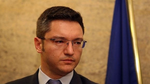 Вигенин не очаква санкции за Русия докато нейни войски не