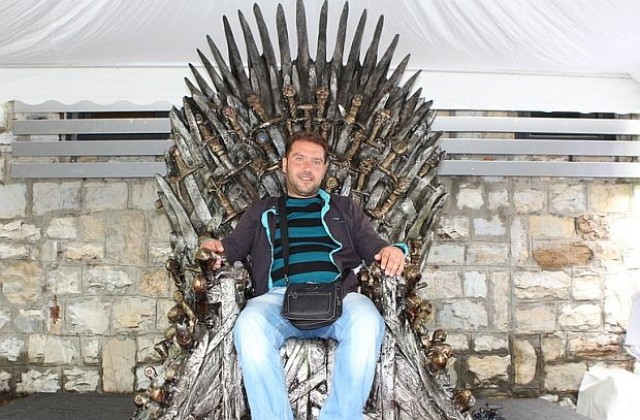Железният трон от Game of Thrones пристигна в Стара Загора (СНИМКИ)