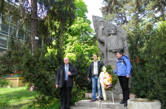 Великотърновските театрали отдадоха почит на своя патрон К. Кисимов