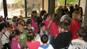 Деца изработиха великденската украса на община Дупница