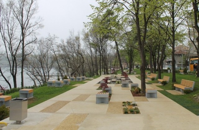 Нов парк в центъра на Царево