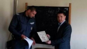 Полицаят на месеца спасил пиян от изгаряне