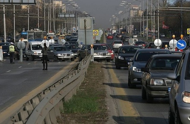 Бдителни полицаи и ремонти „чакат българите, тръгнали на път за Великден