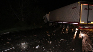 Шофьор изгоря след сблъсък с камион