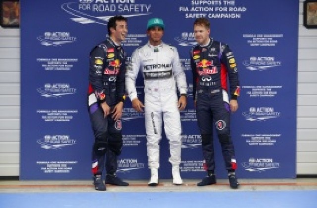 Хамилтън с трети полпозишън, Рикардо изпревари Фетел