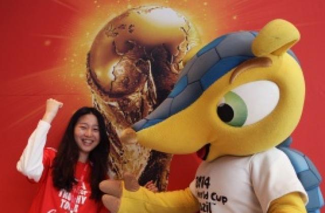 ВИДЕО: Първите билети за Мондиал 2014 стигнаха до феновете