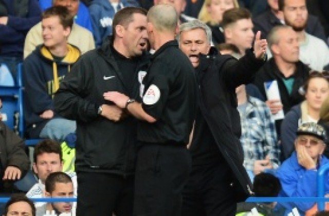 Моу иронизира съдиите след загубата