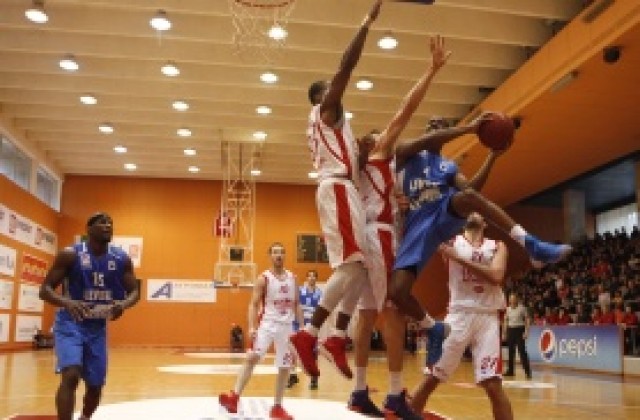 Страхотен Хийт донесе първа победа на Левски над Лукойл за сезона