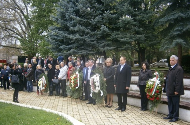 С поднасяне на венци и цветя отбелязаха в Кюстендил 138- годишнината от Априлското въстание