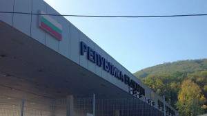 Кой бяга от България