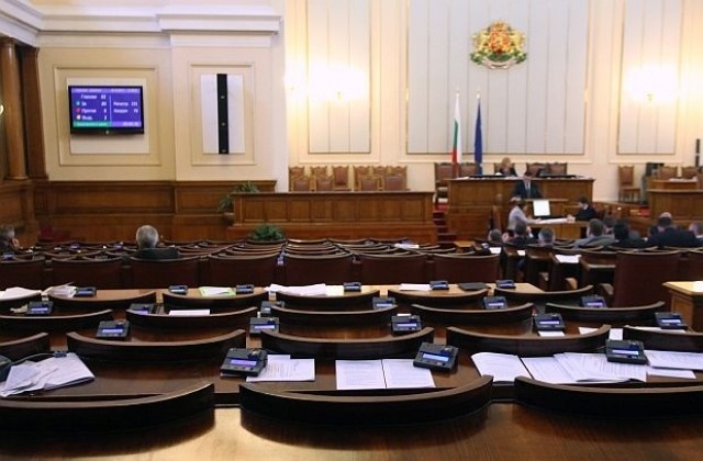Депутатите избягали 2291 пъти от парламента