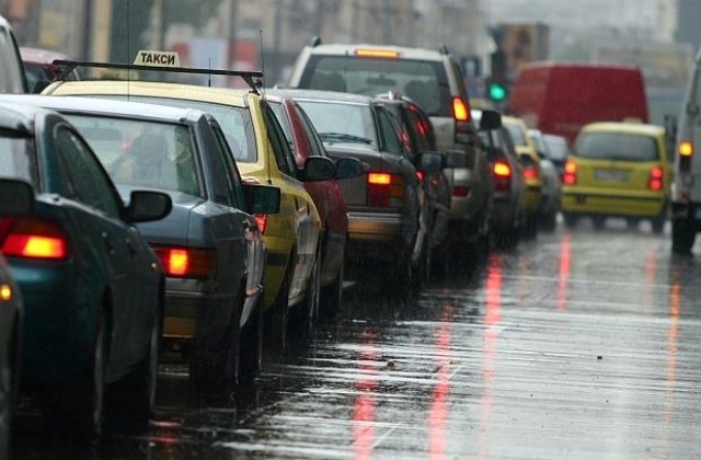 Дъждове до края на април, слънчево и топло преди Гергьовден