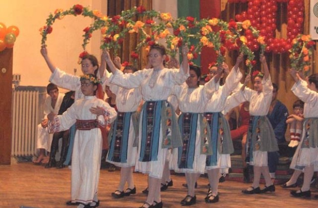 450 танцьори пристигат на фестивал във Враца