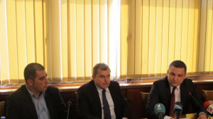 Проверяват сигнал за нов бетон в Морската градина погват незаконните