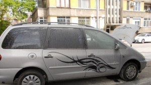 Автомобил се запали в движение